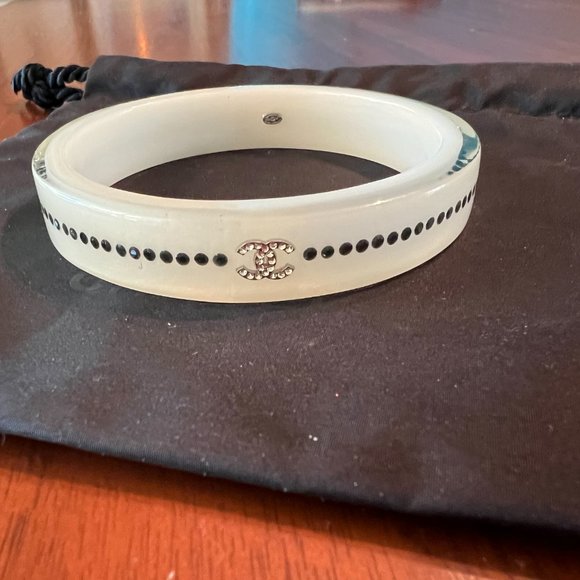 Chanel White Bangle Resin CC logo with Rhinestones - Picture 7 of 11